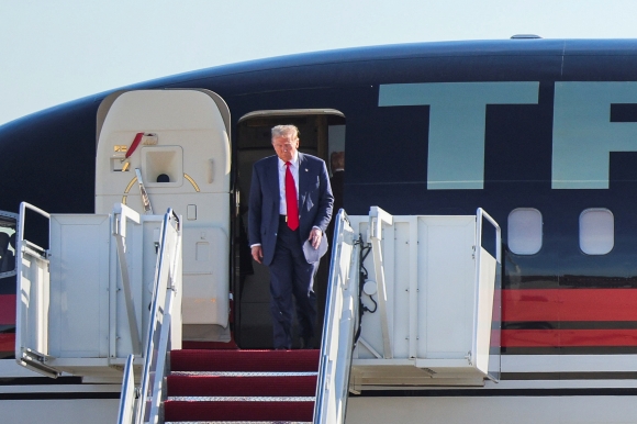 USA-TRUMP/BIDEN 워싱턴DC 인근 앤드루스 합동기지에 도착한 도널드 트럼프 미국 대통령 당선인. 로이터 연합뉴스