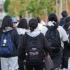 “긴장하지 말고 평소대로 해라”… 울산 수험생들 격려 속 차분히 입실