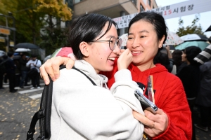 병원서 시험, 혈액 주머니 달고 시험장으로…결전의 날, 수능