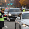 “경찰차가 콜택시냐” 신분증 챙겨주고 수험생 호송하고…경찰들 ‘갑론을박’