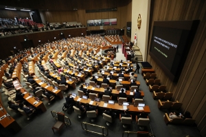 “박사가 3분의 1”…정치인 중 ‘가방끈’ 가장 긴 나라는, 한국이었다