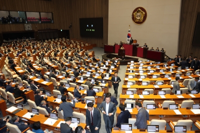 [단독] 특검법 재의결 때 與 결집할라…민주당, 검사 탄핵 연기 검토할듯