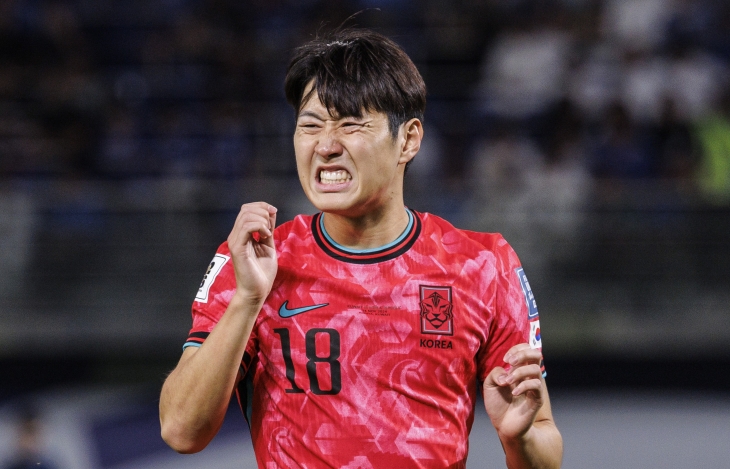 한국 축구 국가대표 이강인이 14일(한국시간) 쿠웨이트 자베르 알 아흐메드 국제 경기장에서 열린 2026 북중미월드컵 아시아 지역 3차 예선 B조 5차전 쿠웨이트와의 원정 경기에서 득점에 실패한 뒤 아쉬운 표정을 짓고 있다. 쿠웨이트 연합뉴스