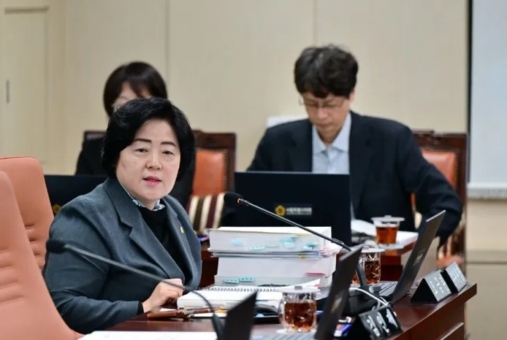 지난 6일 여성가족실 행정사무감사에서 질의하는 오금란 의원