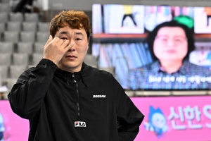 “엄마는 대한민국 최고의 골키퍼는 박찬영이라고 생각한다”…핸드볼 두산 수문장 박찬영, 눈물의 은퇴식