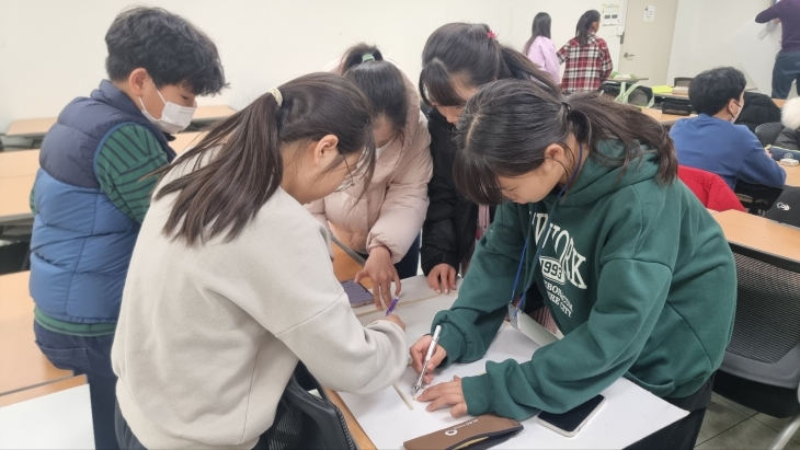 지난해 서울 광진구 ‘초등학교 겨울방학 영어캠프’ 현장. 광진구 제공