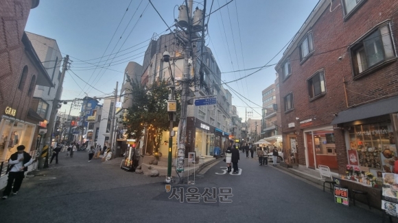 어머! 찐맛, 설렘의 ‘끼리끼리길’…우와~ 독특, 오감의 ‘미로길’