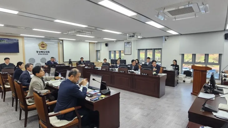 지난 20일 경북도 문화재단 행정사무감사를 재실시한 경북도의회 문화환경위원회(위원장 이동업). 경북도의회 제공