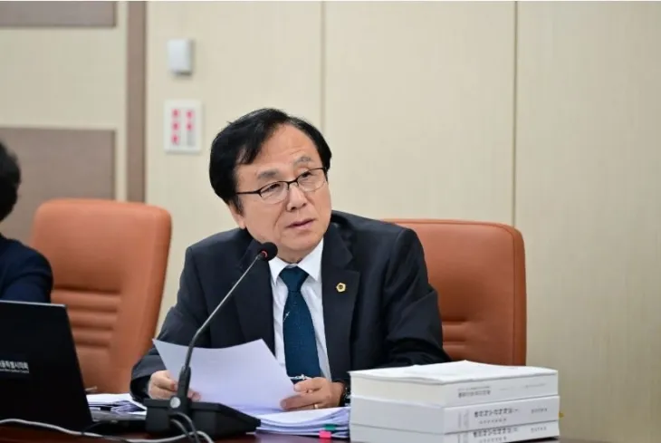 지난 21일 보건복지위원회 여성가족실 예산심의에서 질의하는 강석주 의원