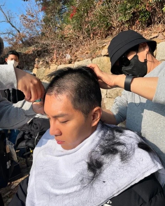 이승기, ♥이다인 위해 불교로 개종…삭발하고 승려복까지