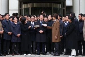 이르면 내년 상반기 2개 판결 확정… 이재명 대선 출마 갈린다