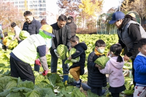 구로구, 오류IC 도시농업체험장에서 어린이들과 작물 수확 행사