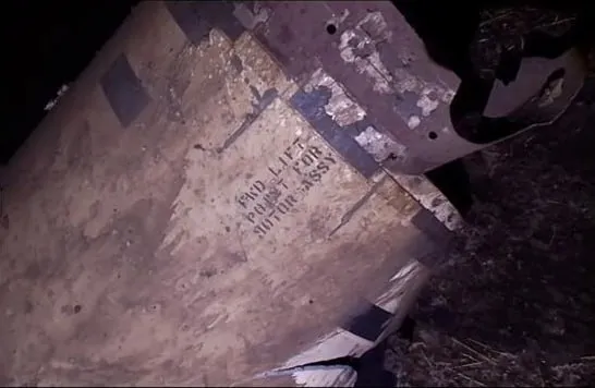 우크라이나가 23일과 25일 두 차례에 걸쳐 미국에서 지원받은 전술 탄도미사일 에이태큼스(ATACMS)로 러시아 본토 쿠르스크주를 공습했다고 러시아 국방부가 26일(현지시간) 공식 확인했다. 사진은 23일 S-400(러시아판 사드) 대공미사일 사단이 있는 쿠르스크 로타레프카에서 발견된 에이태큼스 잔해. 2024.11.26 러시아 국방부