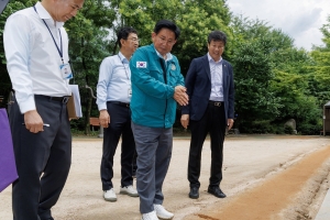 마포 도화동 주민들, 맨발 황톳길 걸어요