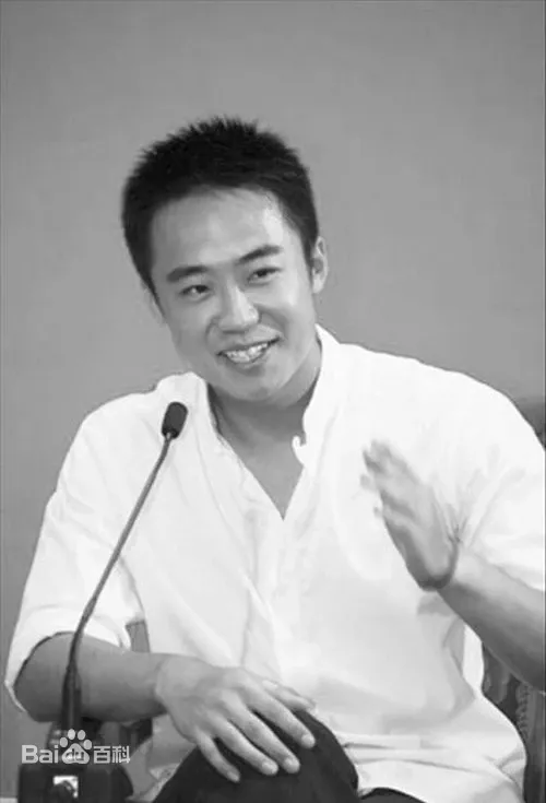 보시라이 중국 전 충칭시 당 서기의 아들 보과과가 2009년 중국 명문 베이징대학에서 연설하는 모습. 바이두 캡처