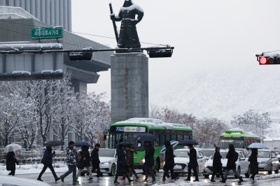 서울 누적 적설량 최대 40㎝…북악산길 등 곳곳 통제