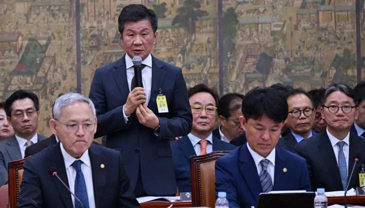 정몽규 대한축구협회장이 지난달 24일 서울 여의도 국회에서 열린 문화체육관광위원회 종합 감사에 증인으로 출석해 의원 질의에 답하고 있다. 안주영 전문기자