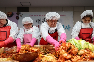 박강수 마포구청장 “사랑으로 버무린 김치 드세요”