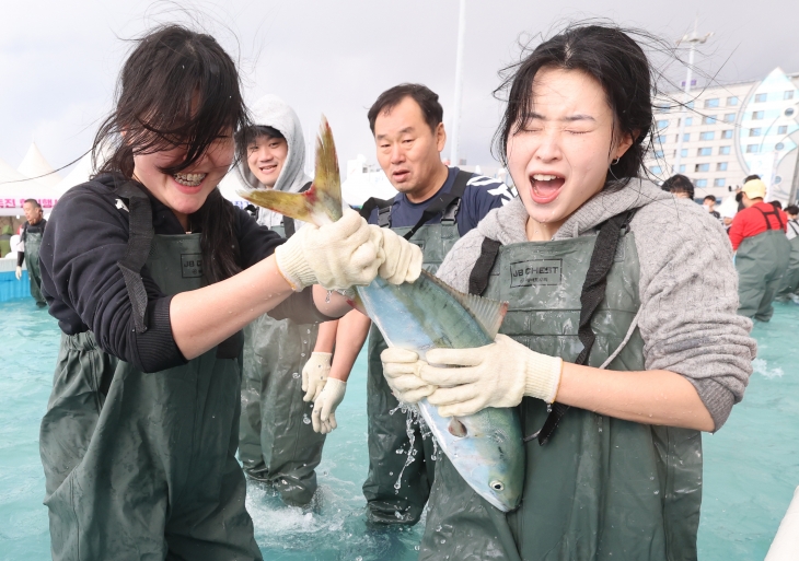 최남단 방어축제 개막