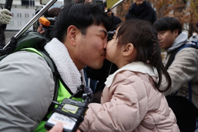 ‘약값 46억’ 간절한 사랑이…740㎞ 걸어 도움 요청한 아빠의 사연