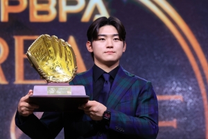 MVP 김도영, 하루에 트로피 3개 추가…“중요한 건 꾸준한 성적”