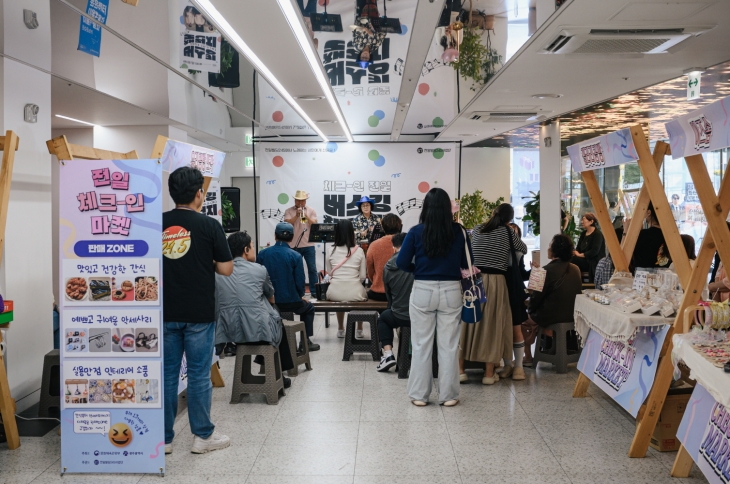 광주시 동구 전일빌딩245빌딩에서 ‘시민문화체험 특화프로그램’이 진행되고 있다. 광주광역시 제공