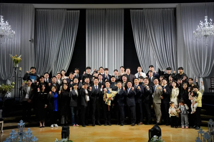 ‘순천시 청년권익위원회’가 4·5대 회장단 이취임식과 송년의 밤을 갖고 새로운 출발에 나섰다.