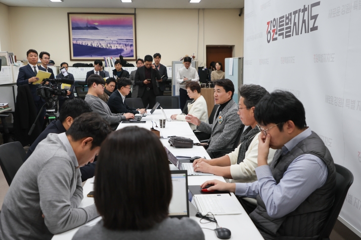 김진태 강원지사가 2일 도청에서 방위산업혁신클러스터 유치 계획을 설명하고 있다. 강원도 제공