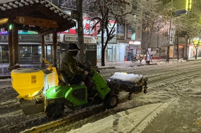 사물인터넷 활용… 빙판길 없는 종로