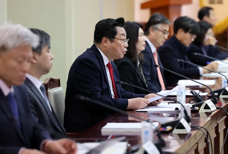 주형환 저출산고령사회위원회 부위원장이 3일 오전 서울 종로구 정부서울청사에서 열린 제6차 인구비상대책회의에서 발언하고 있다. 뉴시스