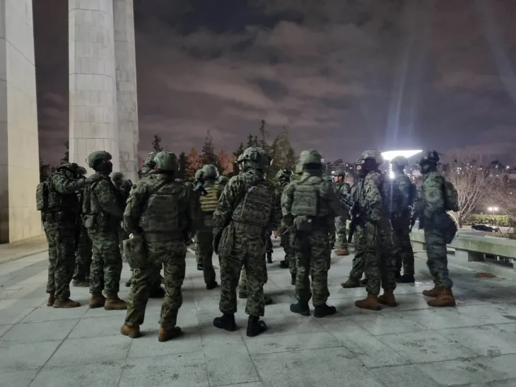 지난 3일 밤 비상계엄 선포에 따라 국회에 출동했던 계엄군이 철수하고 있다. 2024.12.4 임승범 기자