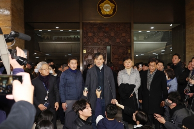 [속보] 조국 “비상계엄령 자체가 범죄이며 군사 반란”