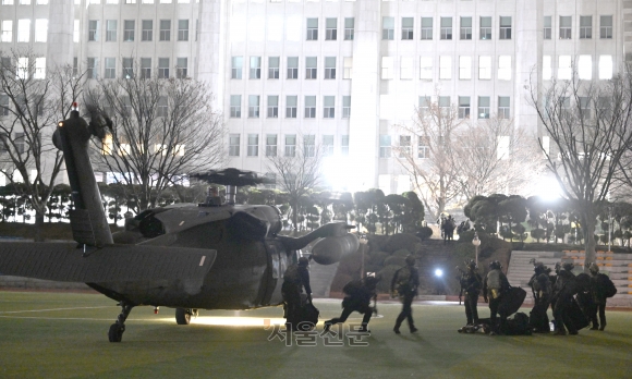 “불법 명령에 항명해도 된다”…軍 복무법 개정 추진