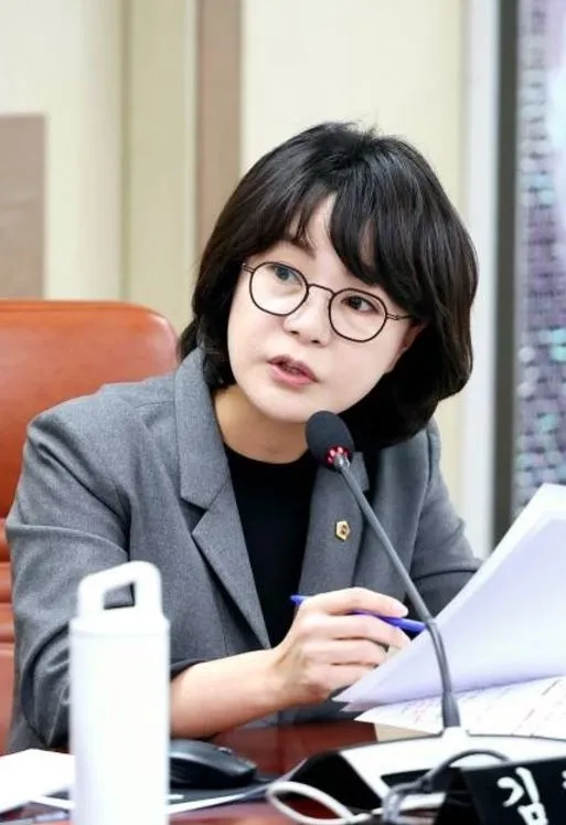 질의하는 김혜영 의원