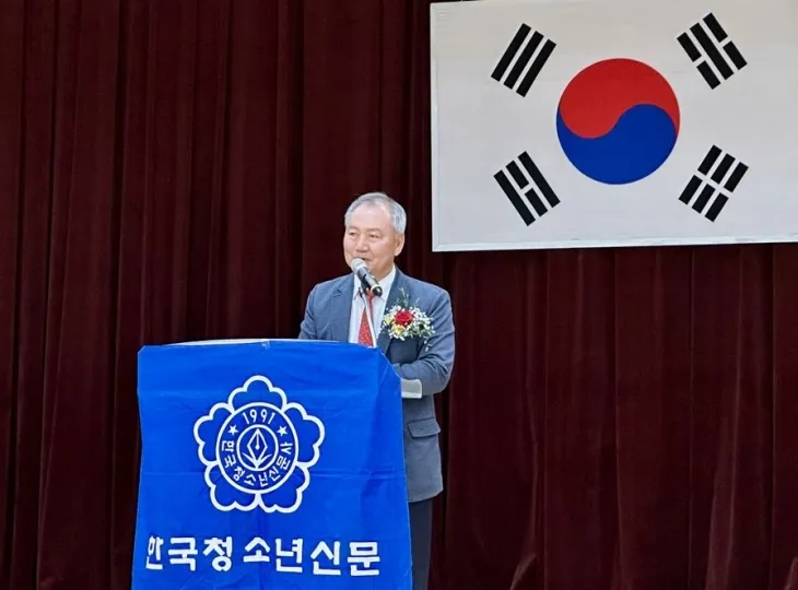 4일 동대문구청 강당에서 개최한 ‘제16회 서울시 청소년지도자 대상’ 시상식에서 축사하는 이병윤 위원장