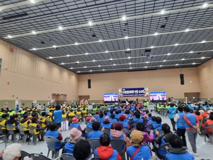 K-water 주암댐지사가 운영하는 주암댐 실버대학에 참가한 어르신 800여명이 1년간의 교육 과정을 마무리하며 수료식을 가졌다.