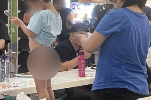 thumbnail - “옆에서 밥 먹는데”…식당서 아이 대변 기저귀 당당 교체한 女에 ‘눈살’