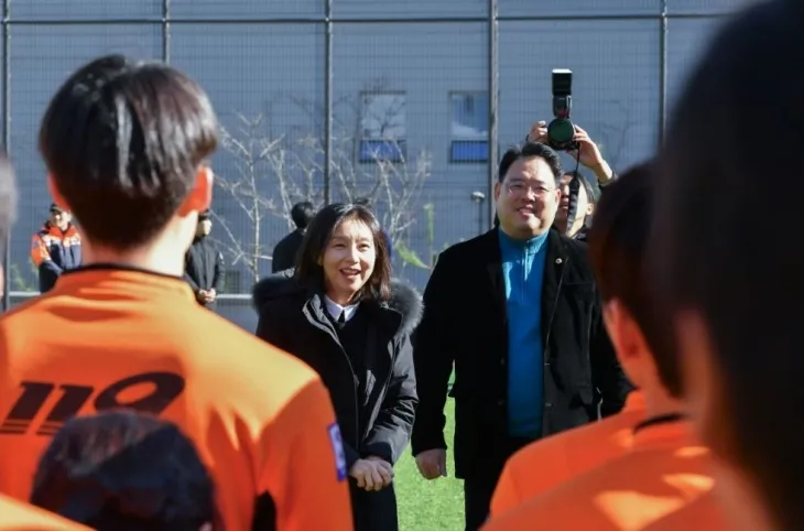 서울소방학교 훈련중인 신임 교육생들 만난 최호정 의장과 이성배 대표의원