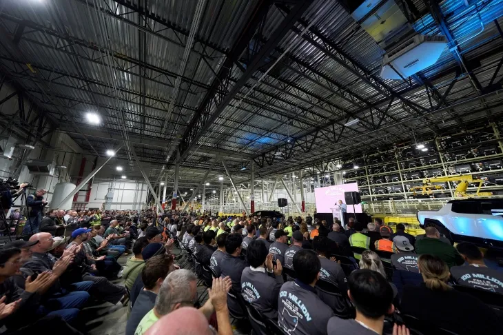 미국 오하이오주 워렌의 얼티엄셀즈 공장에서 1억셀 생산 기념식을 진행하고 있다. 얼티엄셀즈 제공