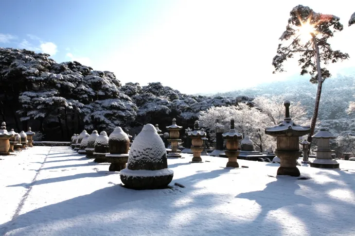 양산 통도사 설경. 깊은 역사를 자랑하는 통도사에서는 불교문화를 체험할 수 있다. 2024.12.6. 경남도 제공