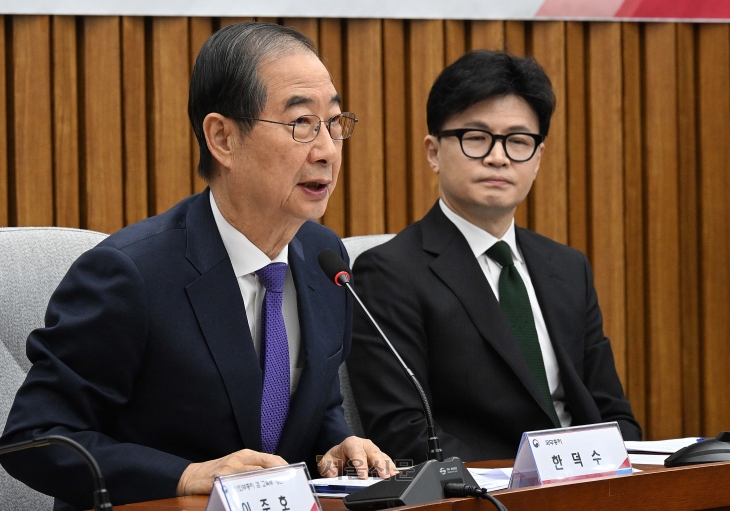 한덕수 국무총리가 11일 서울 여의도 국회에서 열린 의정 갈등을 해소하기 위한 여·야·의·정 협의체 1차 회의에 참석해 모두발언을 하고 있다. 2024.11.11 오장환 기자