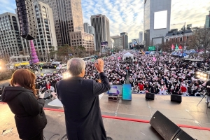 전광훈 “김건희 여사님, 나한테 밥 사세요!”…특검법 부결에 환호한 보수집회