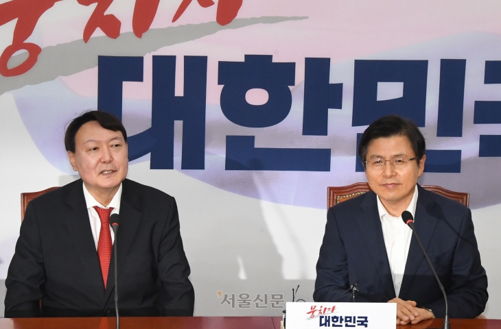 2019년 8월 8일 윤석열 당시 검찰총장이 국회를 찾아 황교안 자유한국당 대표를 예방하고 환담을 나눴다. 서울신문