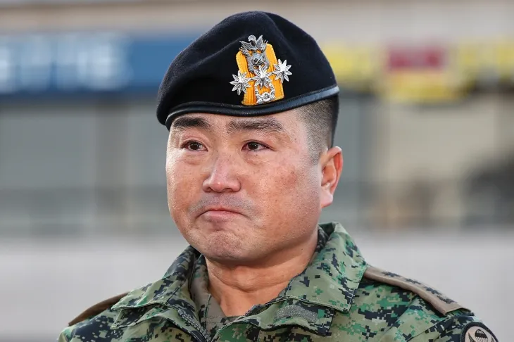 눈시울 붉히는 김현태 707특임단장