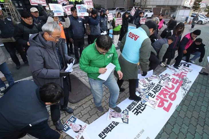 ‘탄핵표결 거부’ 국민의힘 TK의원 규탄