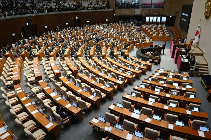 박찬대 더불어민주당 원내대표가 7일 오후 국회 본회의에서 대통령 탄핵소추안에 대한 제안 설명을 하고 있다. 2024.12.7 홍윤기 기자