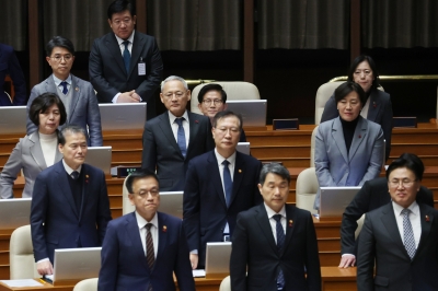 “국민께 허리 굽혀 사죄하세요”…끝까지 버틴 장관 누구