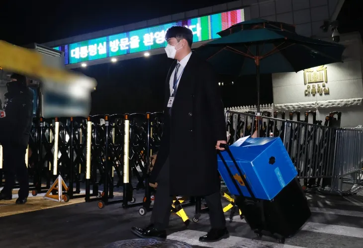 대통령실 나서는 경찰 국수본 관계자들