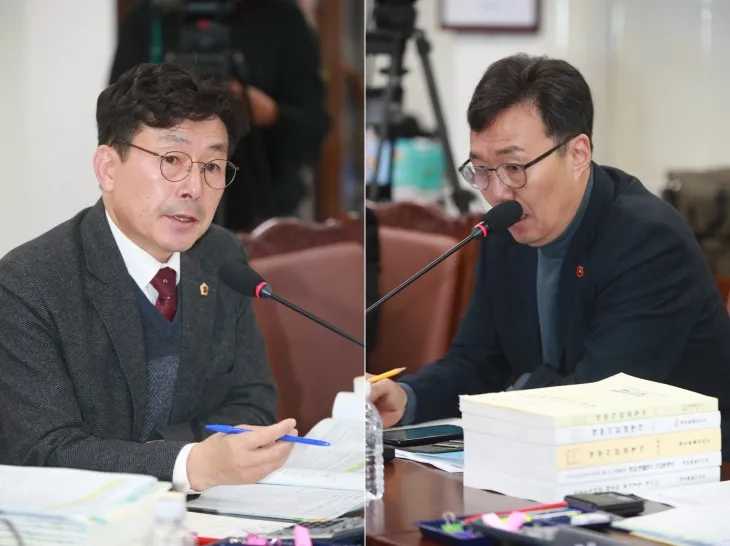 강상수(왼쪽), 이남근 국민의힘 제주도의회의원들이 지난 11일 열린 제주도의회 제434회 임시회 행정자치위원회 회의에서 비상계엄사태와 관련 첫 공식 사과를 표명했다. 제주도의회 제공