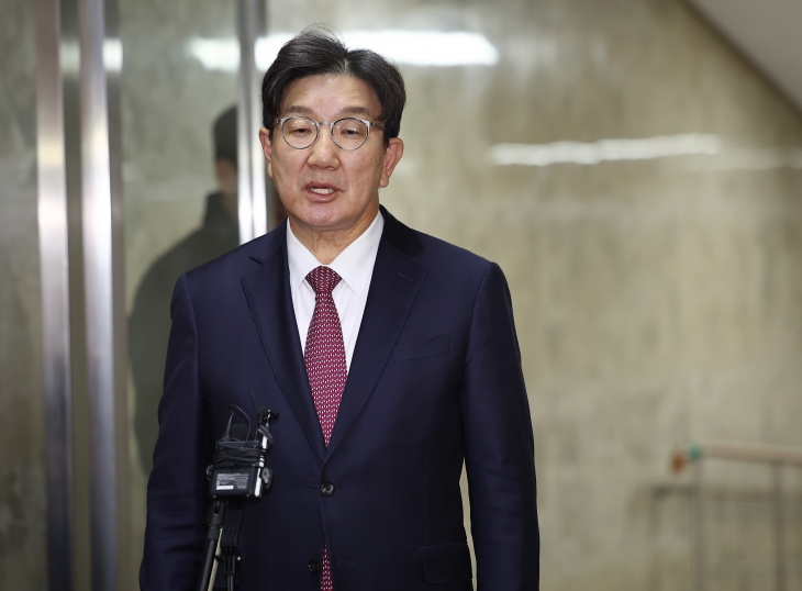 권성동 국민의힘 원내대표가 12일 서울 여의도 국회에서 취재진 앞에서 발언하고 있다. 2024.12.12 연합뉴스